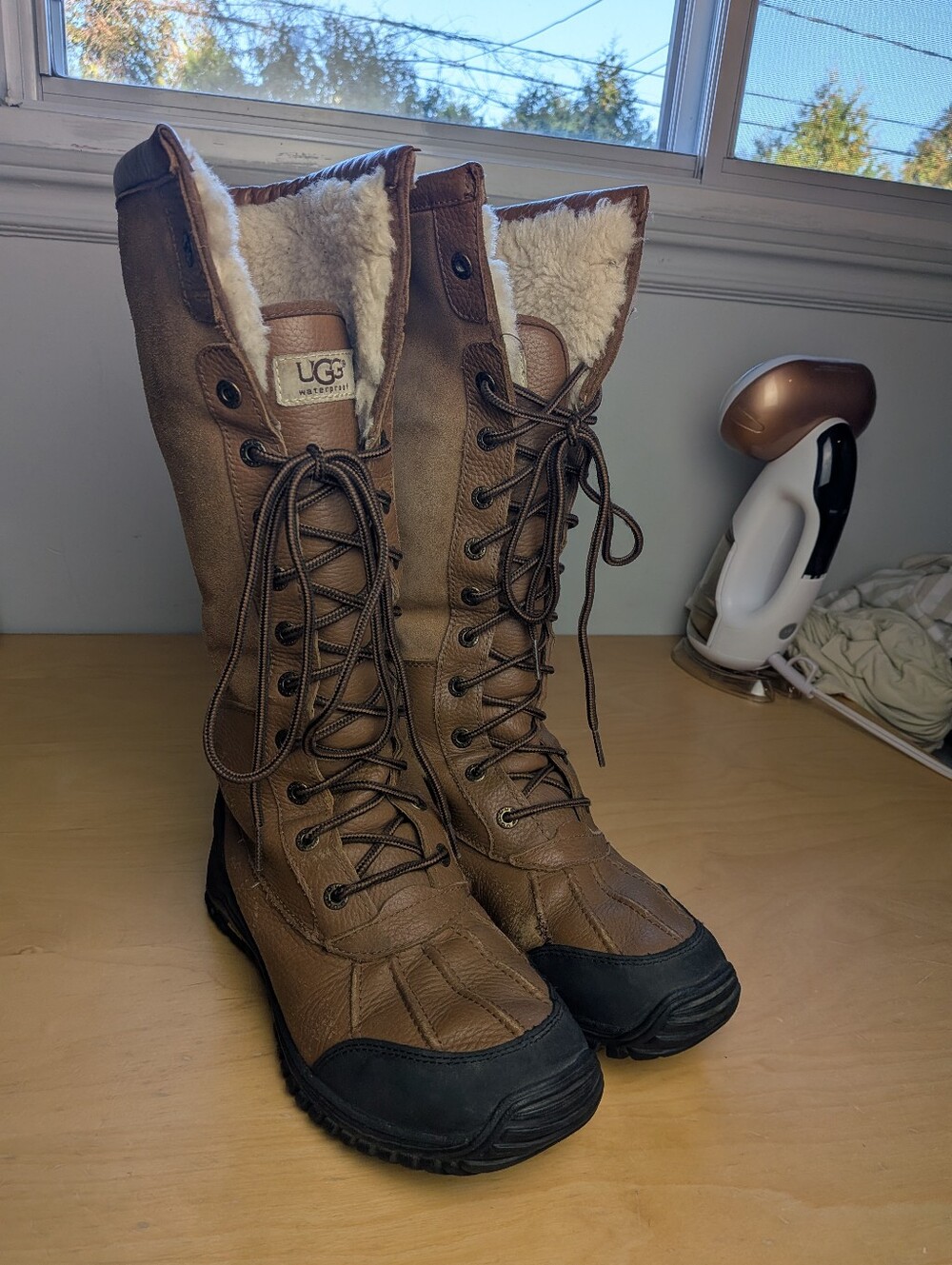 UGG ADIRONDACK Tall Winter Women Tan Boots Size 7.5 Leather Lace Up Closure